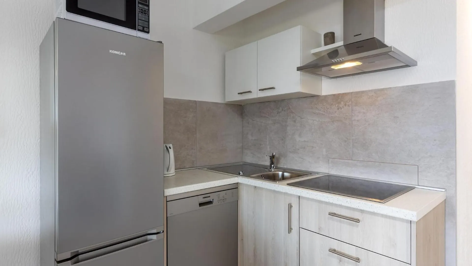 Spacious Apartment With Balcony And Pool For Use Crikvenica