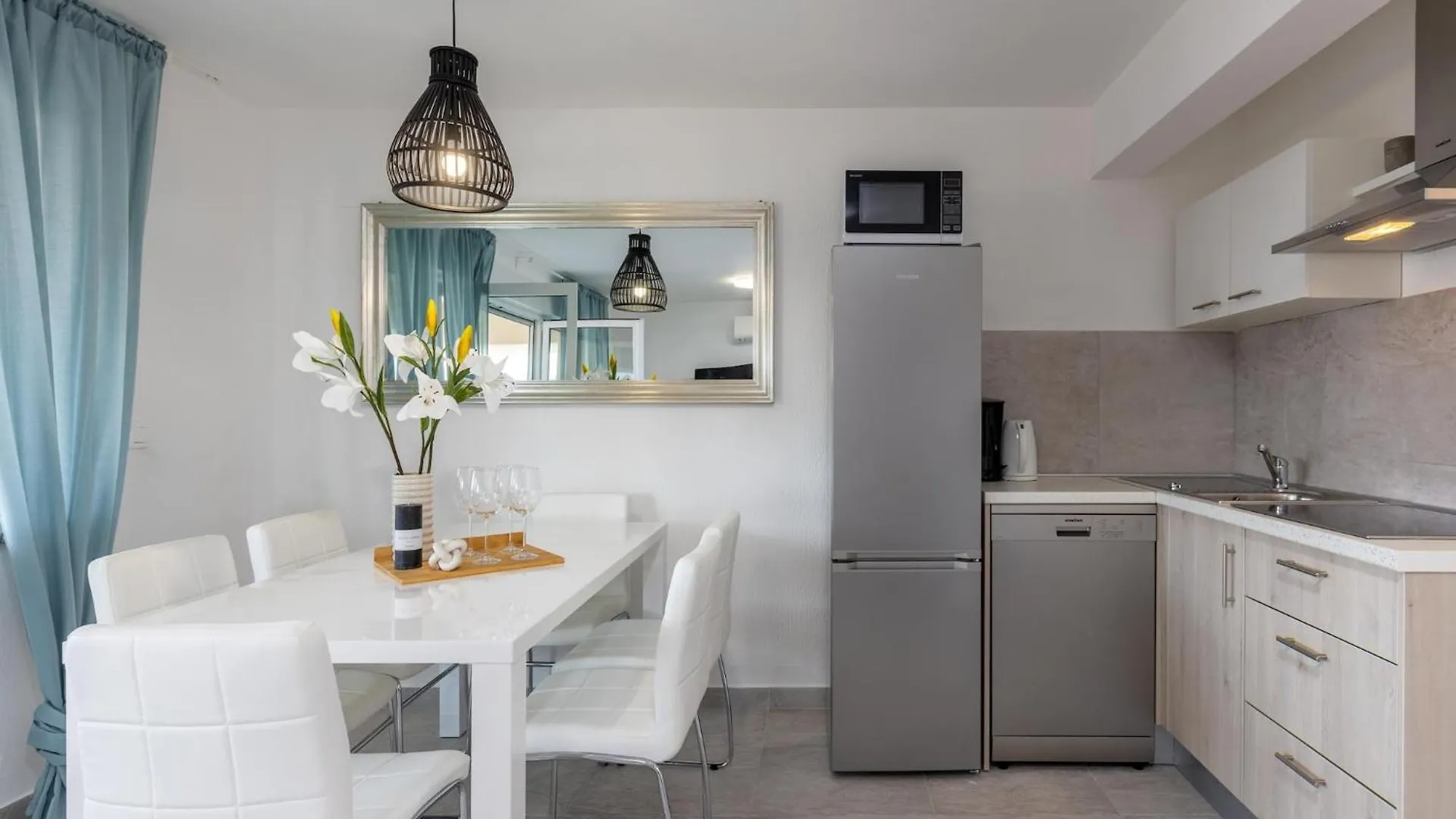 Spacious Apartment With Balcony And Pool For Use Crikvenica