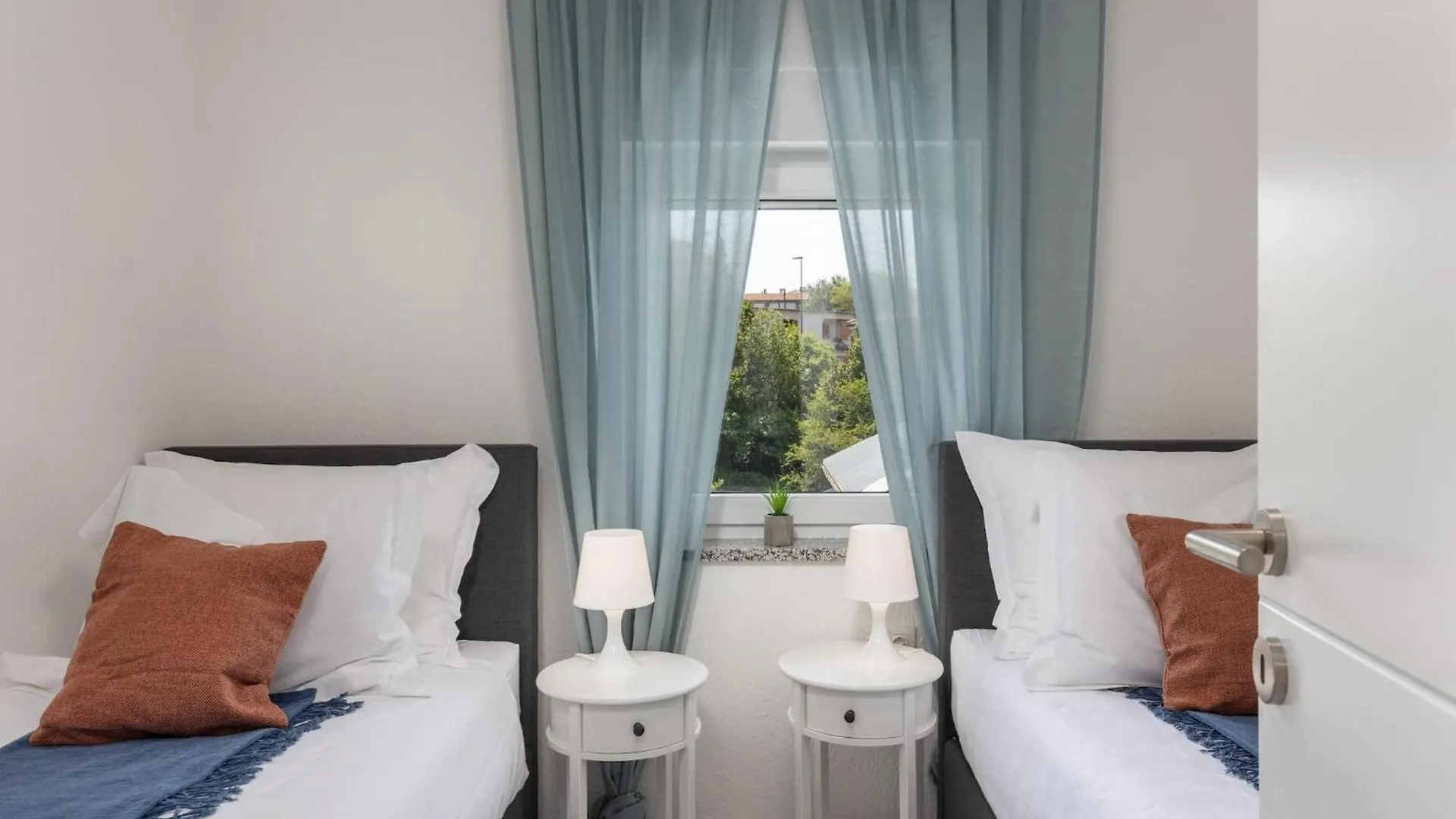 Spacious Apartment With Balcony And Pool For Use Crikvenica